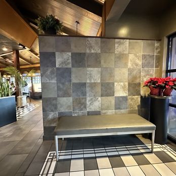 Seree Thai Restaurant & Bar - 12/6/25 Lobby - Thai Near Me - Kent, Washington Seree Thai Restaurant & Bar - 12/6/25 Lobby - Thai Near Me - Kent, Washington