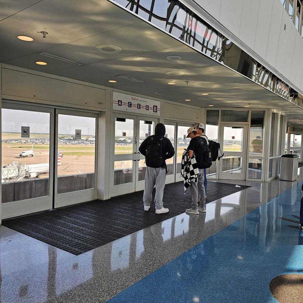 Skylink - Waiting - Airport Shuttles Near Me - Grapevine, Texas Skylink - Waiting - Airport Shuttles Near Me - Grapevine, Texas