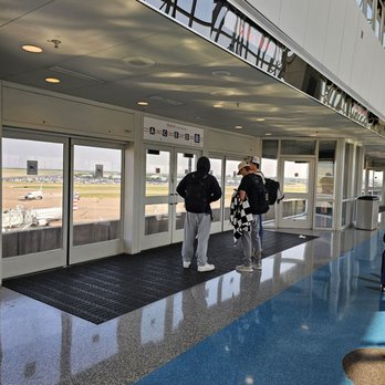 Skylink - Waiting - Airport Shuttles Near Me - Grapevine, Texas