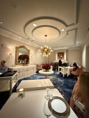 Victoria & Albert's by null