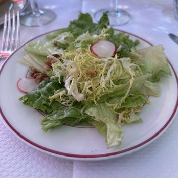 Le Relais de l’Entrecôte - Salad - Steakhouses Near Me - Paris, 75 Le Relais de l’Entrecôte - Salad - Steakhouses Near Me - Paris, 75