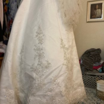 Clotheshorse Consignment - Wedding dress Size 9 - Used, Vintage & Consignment Near Me - Brownstown, Indiana