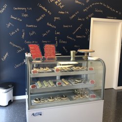 SheSheCakes - Display case