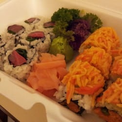 Mo Mo West Japanese Restaurant - Yellow Tail & Spicy Pueblo roll