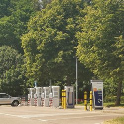 Autobahnraststätte Lonetal - Lonetal Elektrosäulen
