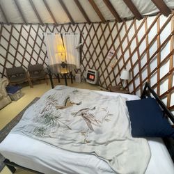 Zigzag Mountain Farm - Inside of Queen bed hurt