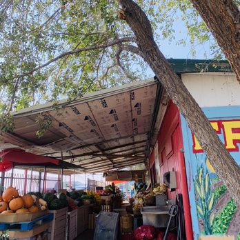 Local Fruits and Nuts - a fruit stand under a tree - Farmers Market Near Me - Dos Palos, California Local Fruits and Nuts - a fruit stand under a tree - Farmers Market Near Me - Dos Palos, California