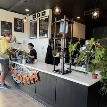 Jesse's Grind Coffee Bar - Front of house - Coffee & Tea Near Me - Winnetka, California
