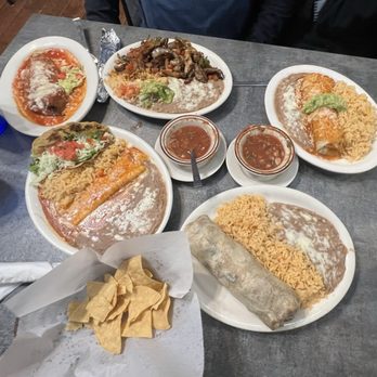 Pepe El Toro Restaurante  - Chile relleno, combo fajitas, wet shredded beef burrito, chicken fajita burrito dry and combo shredded beef taco and enchilada - New Mexican Cuisine Near Me - Lancaster, California