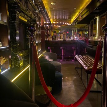 The Peacock Lounge - View to the bar. - Lounges Near Me - Savannah, Georgia