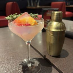 FROSTED CRANBERRY COSMO|Ketel One Vodka|Triple sec|White cranberry juice|Lime