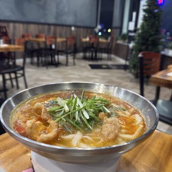 Bun Bo Hue Kitchen - Horrible bánh canh - Noodles Near Me - Duluth, Georgia
