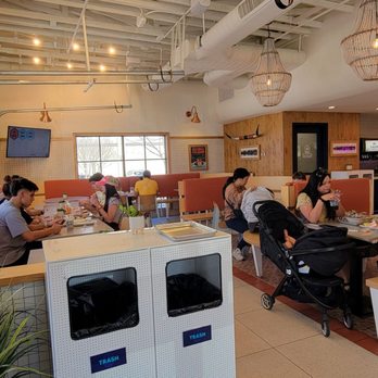 Birdcall - people sitting at tables in a restaurant - Chicken Shop Near Me - Frisco, Texas Birdcall - people sitting at tables in a restaurant - Chicken Shop Near Me - Frisco, Texas