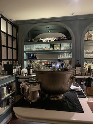 Sandro's by null