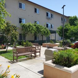 Everest at Oceanside - Assisted Living Courtyard