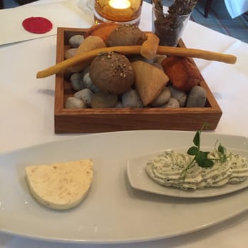 Gourmetrestaurant Villers - Nice warm bread (bread stays warm as rocks underneath is warm) - German Near Me - Leipzig, SN
