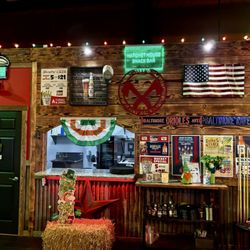 Route 22 Hatchet House - Decor