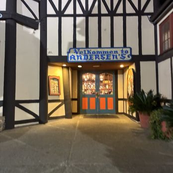 Pea Soup Andersen's Restaurant - Front entrance - American Near Me - Santa Nella, California
