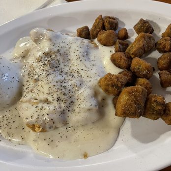 Willie’s Wagon Wheel - Mashed potatoes chicken fried chicken and fried okra - Southern Near Me - Van Buren, Arkansas