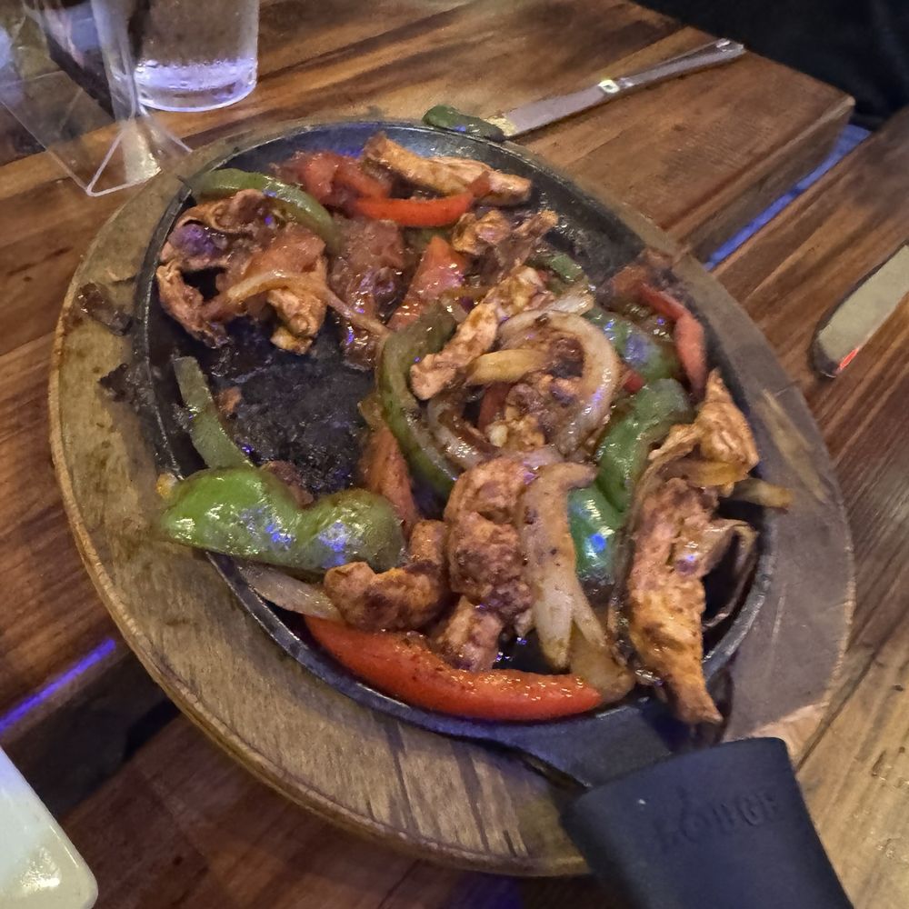 Toro Mambo Cocina Mexicana - Chicken Fajitas - Salad Near Me - Jupiter, Florida