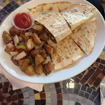 Lazy Daisy - Mar Vista - BBQ Chicken Quesadilla - Breakfast & Brunch Near Me - Los Angeles, California