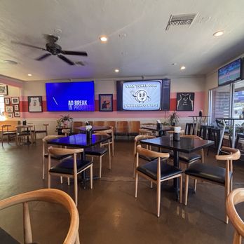 Title 9 Sports Grill - Inside dining area - Sports Bars Near Me - Phoenix, Arizona Title 9 Sports Grill - Inside dining area - Sports Bars Near Me - Phoenix, Arizona