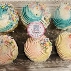 Leidylicious Cakes - 6-Pack of Cupcakes--gluten free vanilla and chocolate. Beautiful presentation!