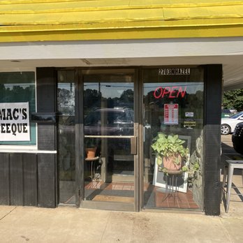 Big Mac's BBQ - front entrance - Barbeque Near Me - Hope, Arkansas