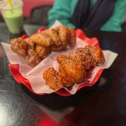 Sweet Chili / Soy Garlic Wings Sweet Chili / Soy Garlic Wings