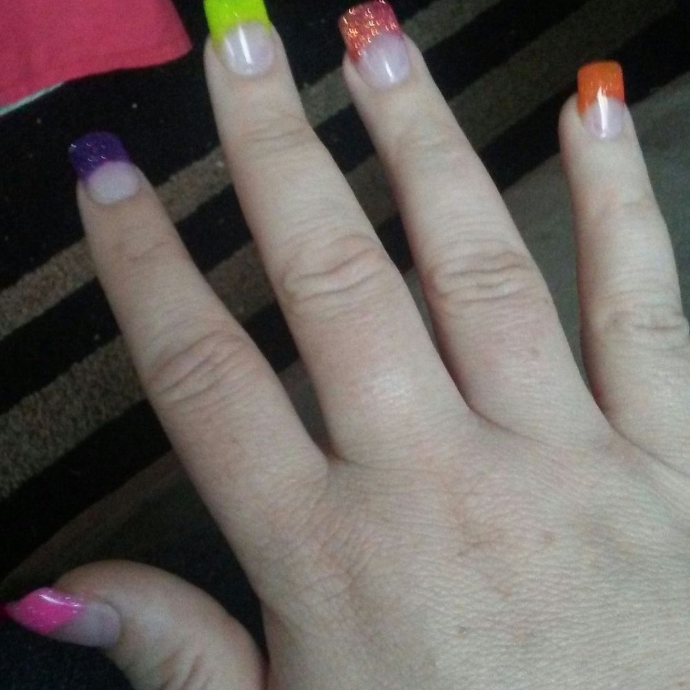 Pampered Tips & Toes - Nail Salons Near Me - Waldport, Oregon