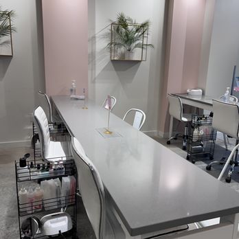 The W Nail Bar - Bridge Park - Nail Salons Near Me - Dublin, Ohio