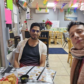 Los 4 Hermanos - Mexican Near Me - North Brunswick Township, New Jersey