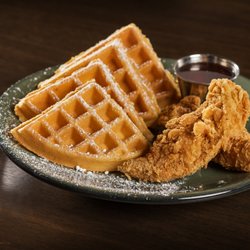 BetMGM Book Bar & Grill - BetMGM Chicken & Waffles