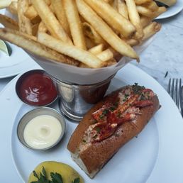 Lobster roll & regular French fries
