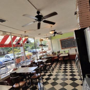 High Point Pizza - Inside dining area - Pizza Near Me - Memphis, Tennessee High Point Pizza - Inside dining area - Pizza Near Me - Memphis, Tennessee