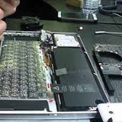 Computer Ninjas - Getting ready to replace a Macbook battery.