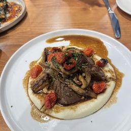 Braised short ribs with whipped potatoes Braised short ribs with whipped potatoes