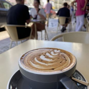 Neighbourhood Cafe Lisboa - Cappuccino - Cafes Near Me - Lisbon, 11 Neighbourhood Cafe Lisboa - Cappuccino - Cafes Near Me - Lisbon, 11