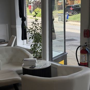 Le's Cafe and Boba Tea - Idyllic storefront seating - Desserts Near Me - Pittsburgh, Pennsylvania Le's Cafe and Boba Tea - Idyllic storefront seating - Desserts Near Me - Pittsburgh, Pennsylvania