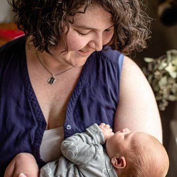 Doula Olivia - At a postpartum appointment in a client's home. - Doulas Near Me Doula Olivia - At a postpartum appointment in a client's home. - Doulas Near Me