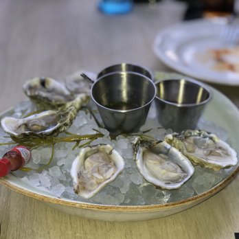 Herringbone Waikiki - Seafood Near Me - Honolulu, Hawaii