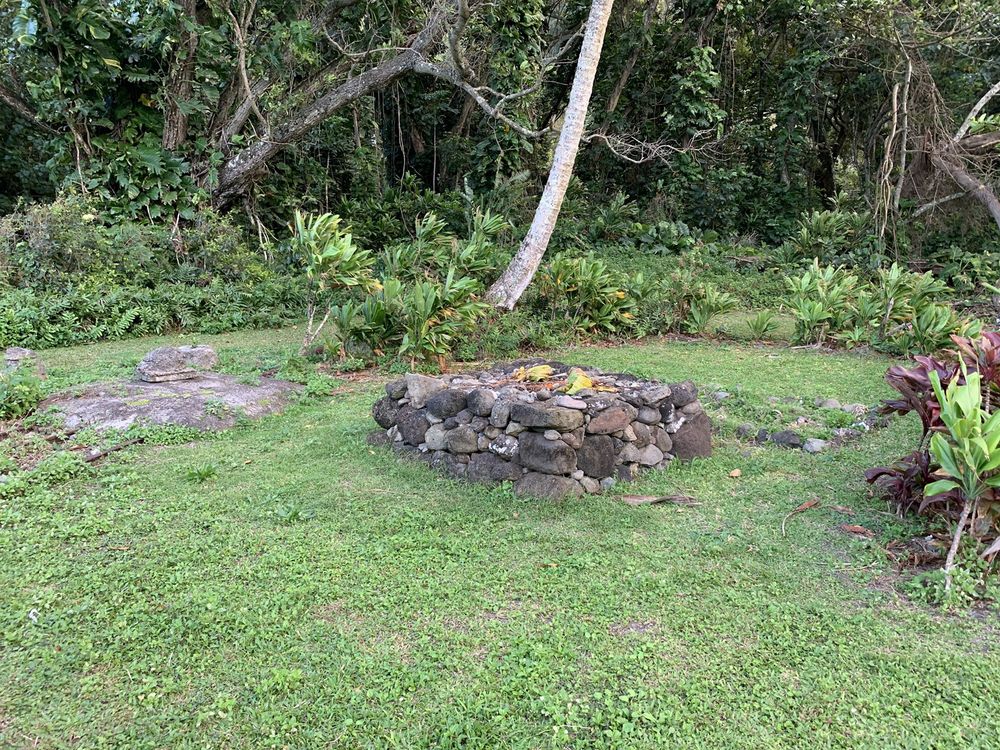 Huilua Fish ponds Logo