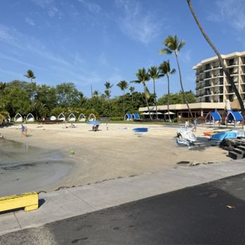 Kamakahonu Beach - Beach - Beaches Near Me - Kailua-Kona, Hawaii