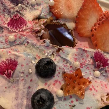 Conversations - Star strawberry and edible flowers - Cafes Near Me - Honolulu, Hawaii