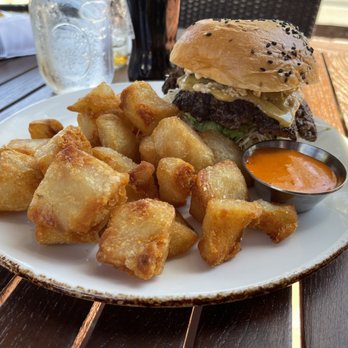 peasants FEAST - Smash burger with crispy potatoes - American Near Me - Solvang, California