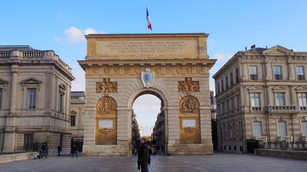 Arc de Triomphe by null