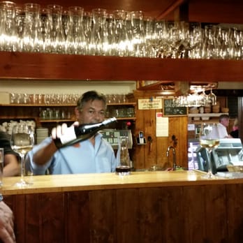 Zahel Weinbau - Hier bedient der Chef persönlich - Wineries Near Me - Vienna, 9 Zahel Weinbau - Hier bedient der Chef persönlich - Wineries Near Me - Vienna, 9