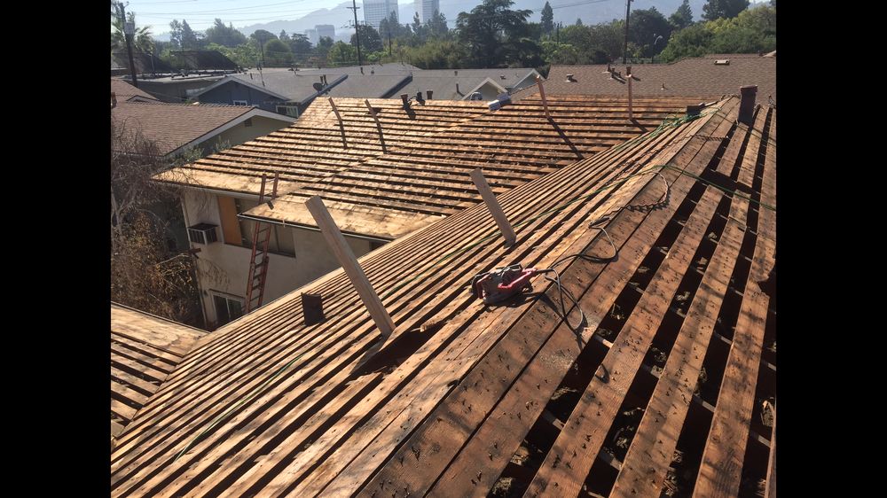 Slide of Ruiz Roofing Construction