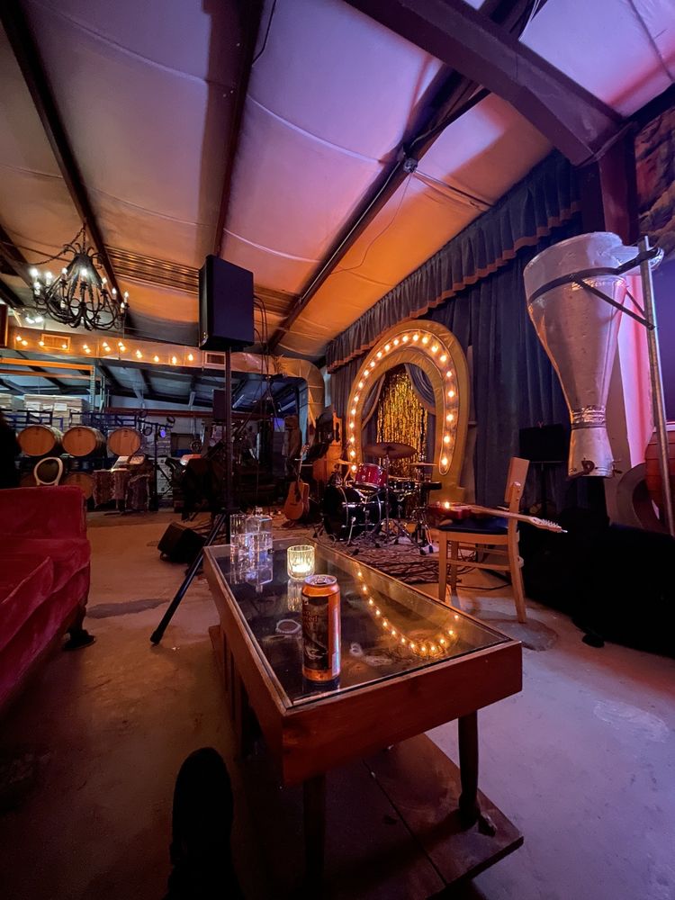 Social spots from Eda's Hide A Way