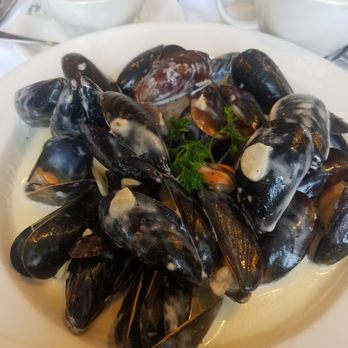 Mezza Luna - Italian Near Me - Buzzards Bay, Massachusetts
